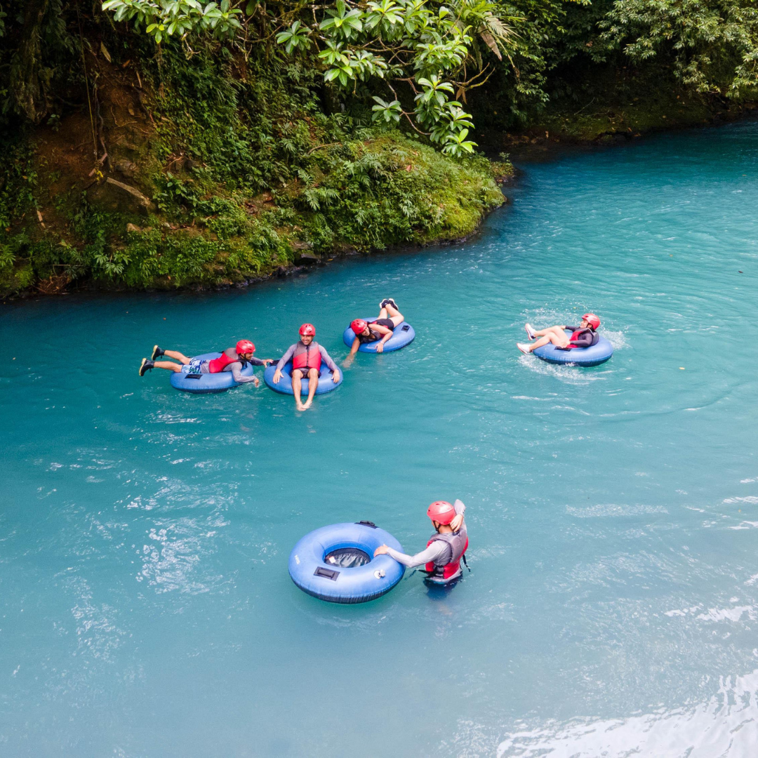 people on the trip - tour rio celeste tubin